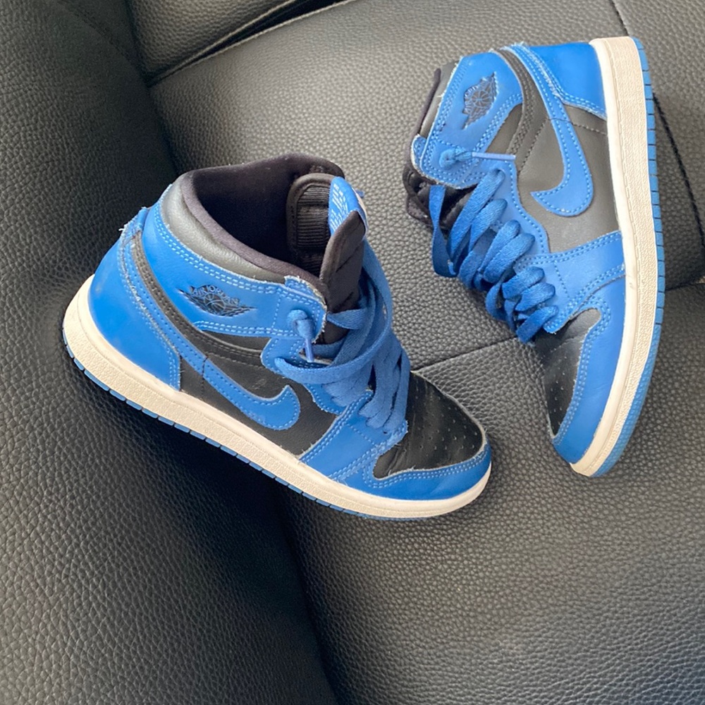 Unisex Jordan shoe size 1.5